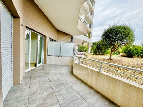 APPARTEMENT T3 60 M2 TERRASSE BORD DE MER ANTIBES