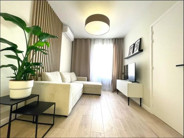 A louer APPARTEMENT T2 29 M2 BORD DE MER CANNES