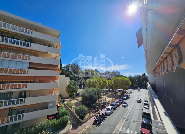 APPARTEMENT T3 64 M2 TERRASSE BORD DE MER CANNES