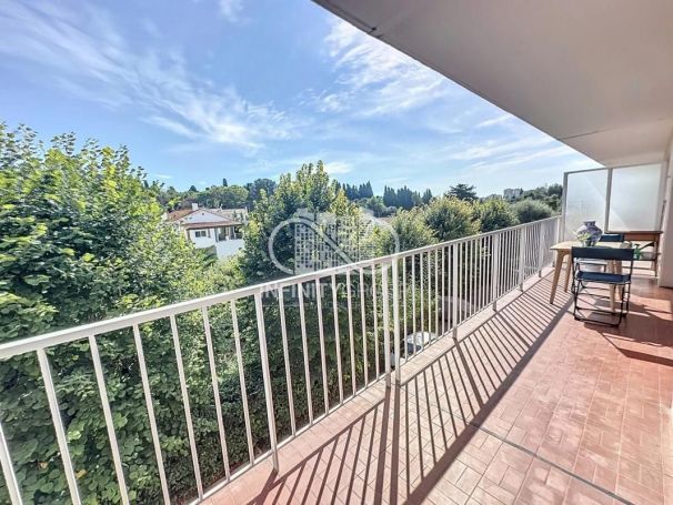 APPARTEMENT T2 48 M2 TERRASSE BORD DE MER ANTIBES