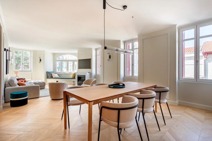 A vendre MAGNIFIQUE APPARTEMENT T5 158 M² RENOVE SECTEUR SAINT-CHARLES BIARRITZ