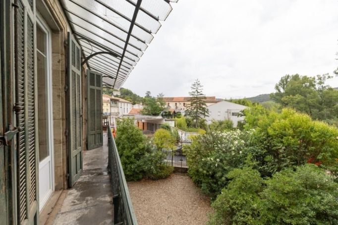 A louer APPARTEMENT T6 270 M2 TERRASSE BEDARIEUX