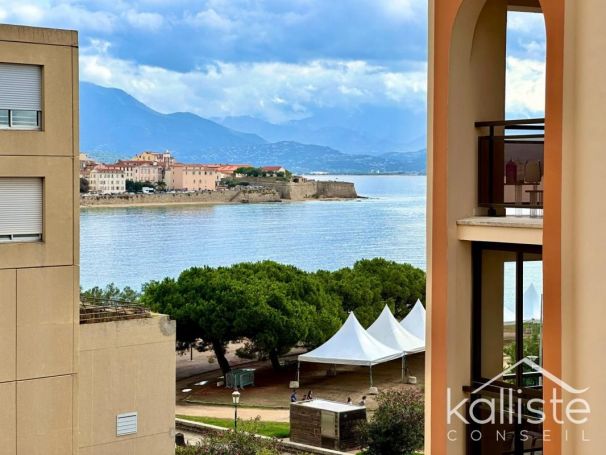 APPARTEMENT T3 69 M2 BORD DE MER AJACCIO