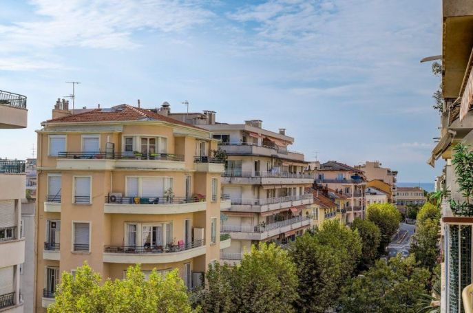 APPARTEMENT DE PRESTIGE NEUF T3 68 M2 BORD DE MER NICE