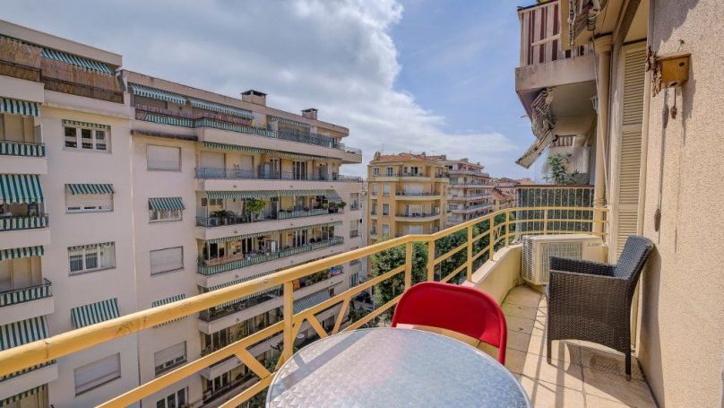 APPARTEMENT DE PRESTIGE NEUF T3 68 M2 BORD DE MER NICE