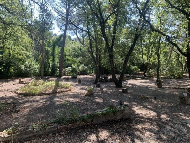 A vendre TERRAINS CONSTRUCTIBLE 1257 m² Villeneuve Les Avignon