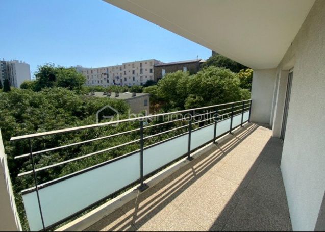 A vendre EN EXCLUSIVITE !!!!   *** T2 LUMINEUX AVEC TERRASSE, PARKING  *** 13015 Marseille 15E Arrondissement