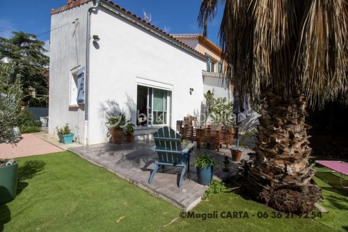 MAISON  CONTEMPORAINE BORD DE MER LA GARDE