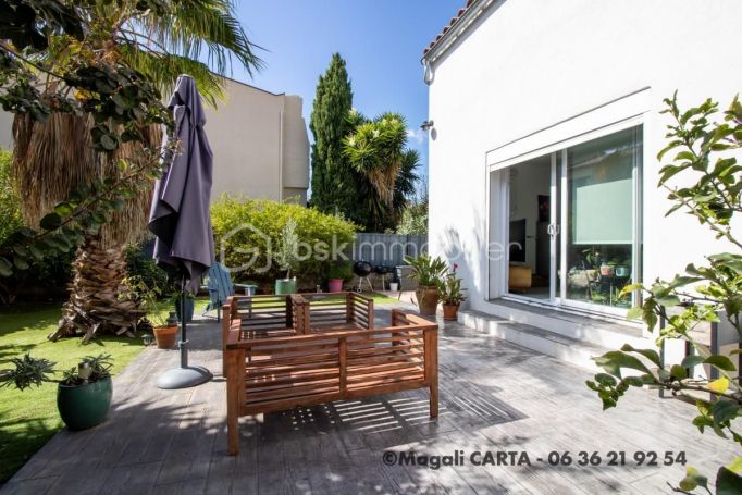 MAISON  CONTEMPORAINE BORD DE MER LA GARDE