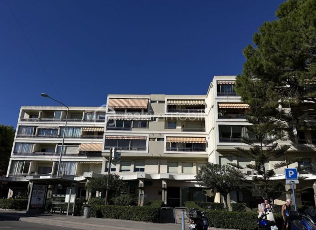 APPARTEMENT T3 68 M2 TERRASSE BORD DE MER CAGNES SUR MER