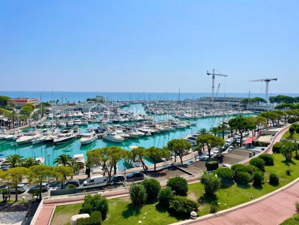 APPARTEMENT T5 136 M2 TERRASSE VUE MER VILLENEUVE LOUBET