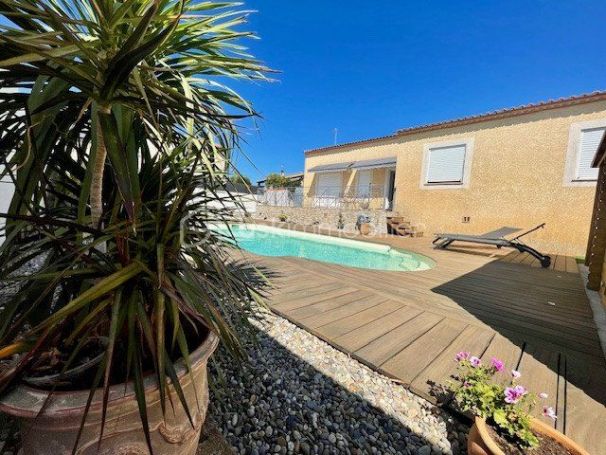 MAISON  5 PIECES 131 M2 BORD DE MER LE CAILAR