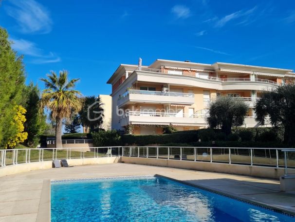 APPARTEMENT DE PRESTIGE T3 72 M2 TERRASSE BORD DE MER GOLFE JUAN