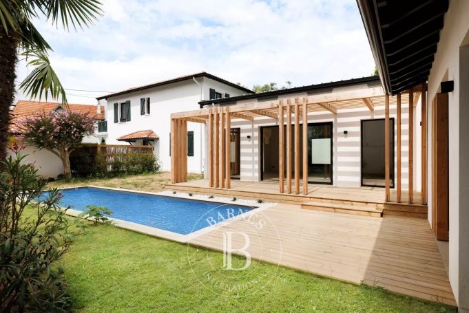 A vendre BELLE MAISON CONTEMPORAINE 7 PIECES 250 M² ANGLET