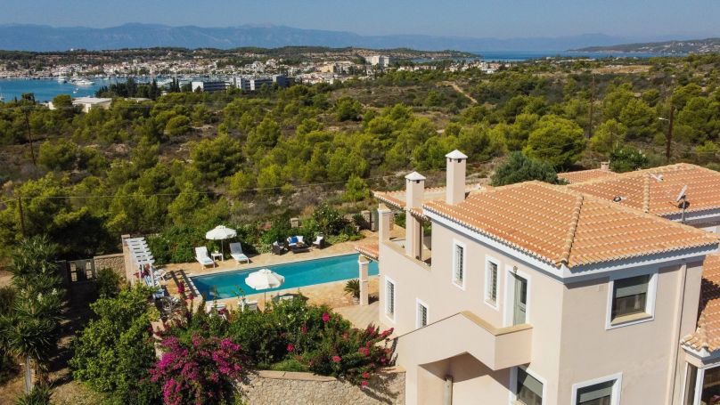 A vendre Belle villa 400 M² PLAGE A PIEDS PORTOCHELI