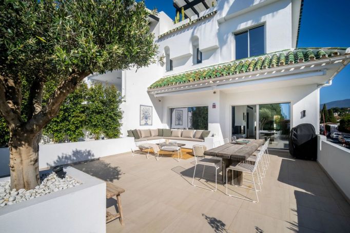 A vendre SUPERBE MAISON DE VILLE 6 PIECES 267 M² VUE MER MARBELLA