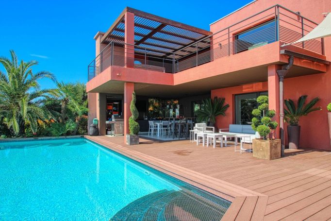 A vendre Magnifique VILLA 230 M² VUE PANORAMIQUE MER  LES ISSAMBRES