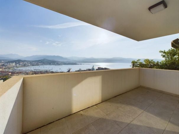 APPARTEMENT T2 42 M2 TERRASSE VUE MER AJACCIO