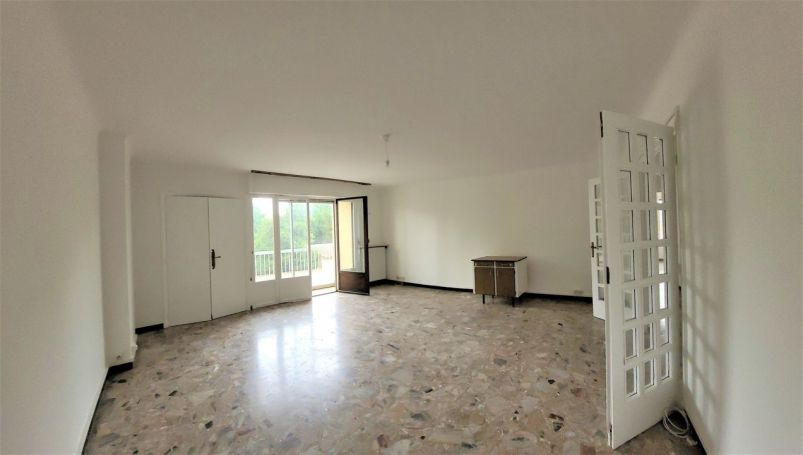 A louer APPARTEMENT T4 92 M2 TERRASSE BORD DE MER ARLES