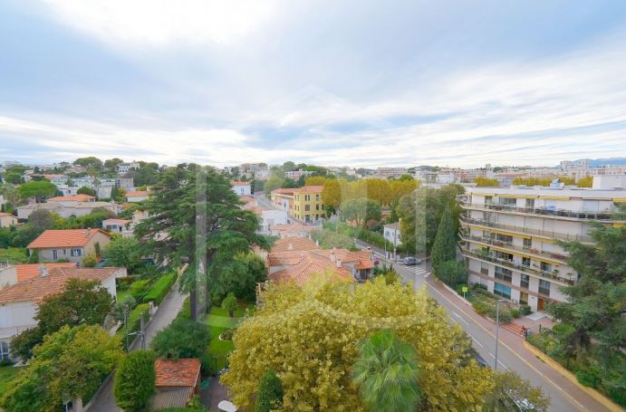 APPARTEMENT DE PRESTIGE T4 100 M2 BORD DE MER ANTIBES