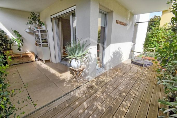 APPARTEMENT T2 41 M2 TERRASSE BORD DE MER ANTIBES