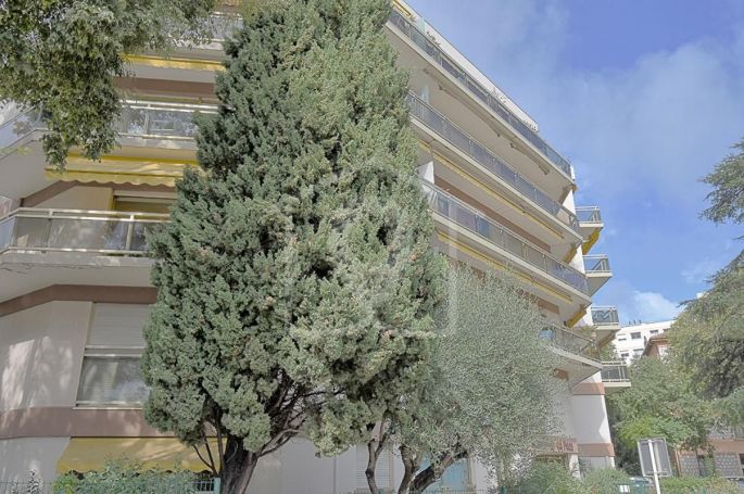 APPARTEMENT T2 46 M2 BORD DE MER ANTIBES