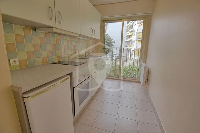 APPARTEMENT T2 46 M2 BORD DE MER ANTIBES