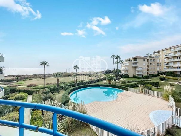 A louer APPARTEMENT T2 59 M2 TERRASSE BORD DE MER ANTIBES