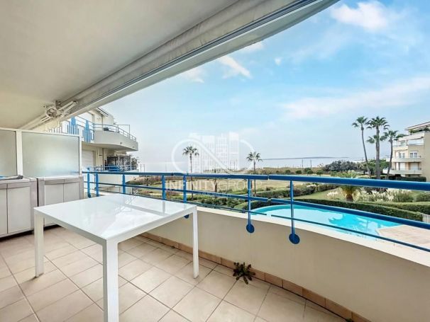A louer APPARTEMENT T2 59 M2 TERRASSE BORD DE MER ANTIBES