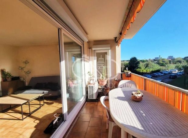 APPARTEMENT T3 68 M2 TERRASSE BORD DE MER ANTIBES