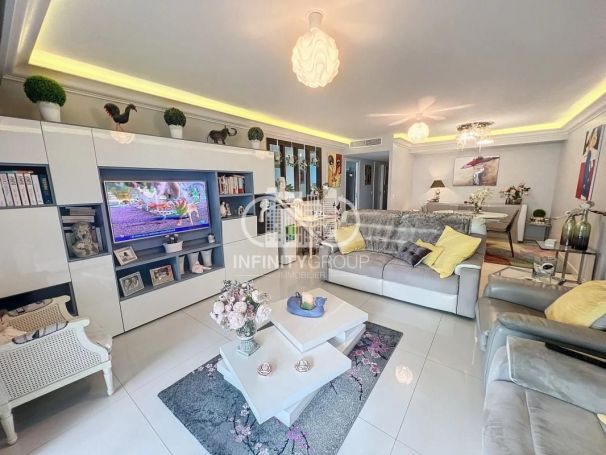 A louer APPARTEMENT DE PRESTIGE T4 129 M2 TERRASSE PIEDS DANS L'EAU ANTIBES