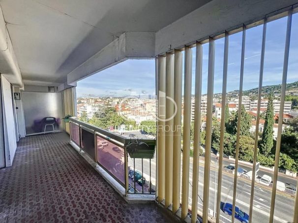 A louer APPARTEMENT T2 42 M2 TERRASSE BORD DE MER CANNES