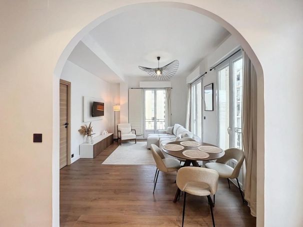 A louer APPARTEMENT T2 52 M2 BORD DE MER JUAN LES PINS