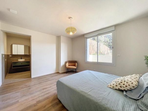 A louer MAISON 4 PIECES 87 M2 BORD DE MER ANTIBES