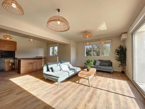 A louer MAISON 4 PIECES 87 M2 BORD DE MER ANTIBES