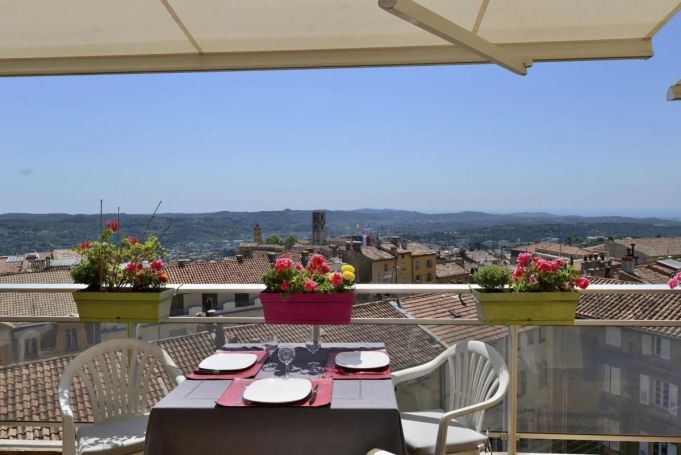 A louer APPARTEMENT T4 97 M2 TERRASSE BORD DE MER GRASSE