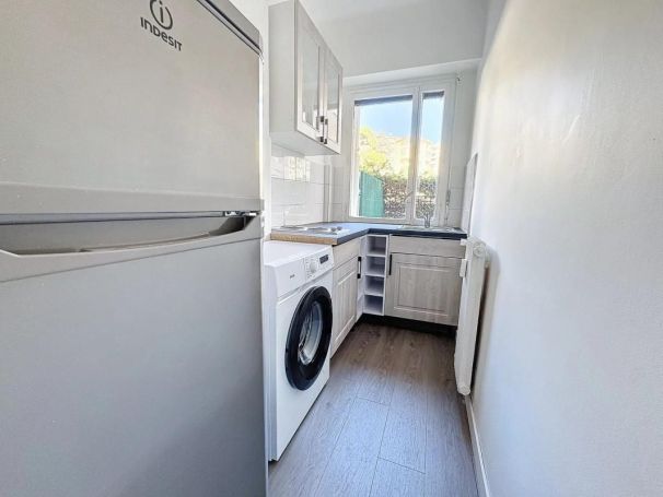 A louer STUDIO 24 M2 TERRASSE BORD DE MER LE CANNET