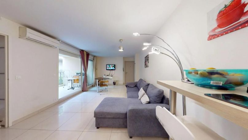 A louer APPARTEMENT T2 42 M2 TERRASSE PLAGE à PIED CANNES