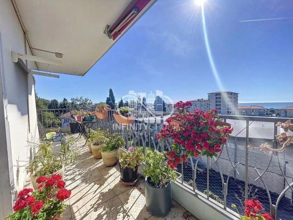 A louer APPARTEMENT T3 121 M2 TERRASSE VUE MER ANTIBES