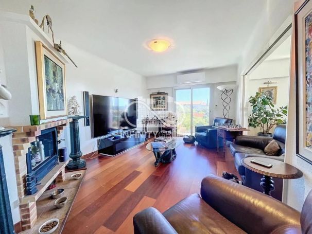 A louer APPARTEMENT T3 121 M2 TERRASSE VUE MER ANTIBES