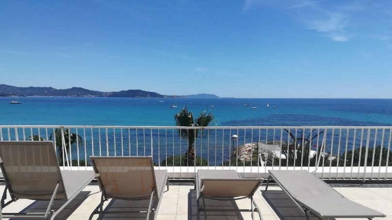 APPARTEMENT DE PRESTIGE T4 117 M2 TERRASSE PIEDS DANS L'EAU LA CIOTAT