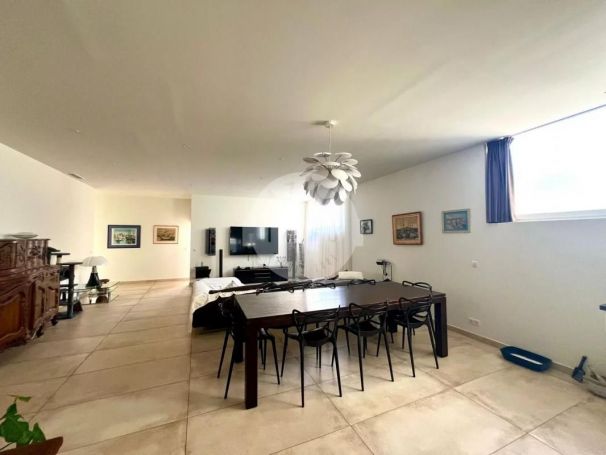 APPARTEMENT T5 166 M2  MARSEILLE 5EME