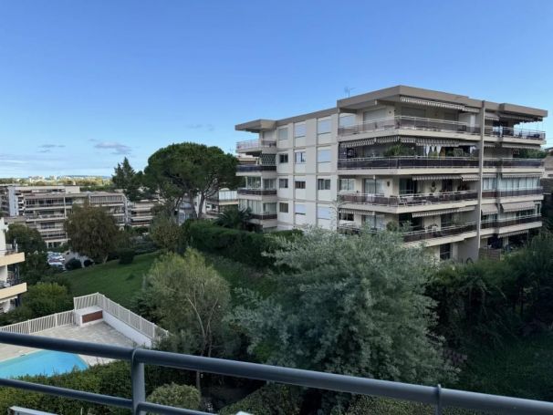 APPARTEMENT T2 33 M2 TERRASSE BORD DE MER MANDELIEU LA NAPOULE