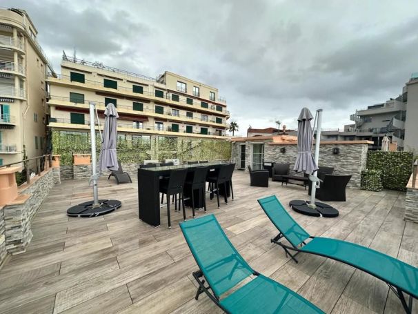 A vendre PENTHOUSE 125 M2 TERRASSE BORD DE MER CANNES