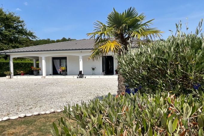 MAISON  DE MAîTRE  LESPARRE MEDOC Centre-ville