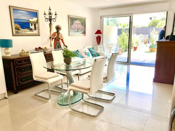 APPARTEMENT DE PRESTIGE T2 48 M2 TERRASSE BORD DE MER SAINT RAPHAEL