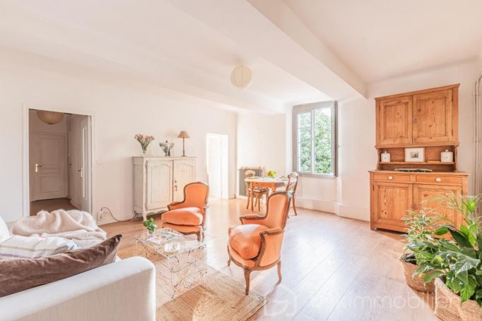 A vendre GRAND APPARTEMENT AU CENTRE VILLE  POUR UNE VIE DE FAMILLE Draguignan