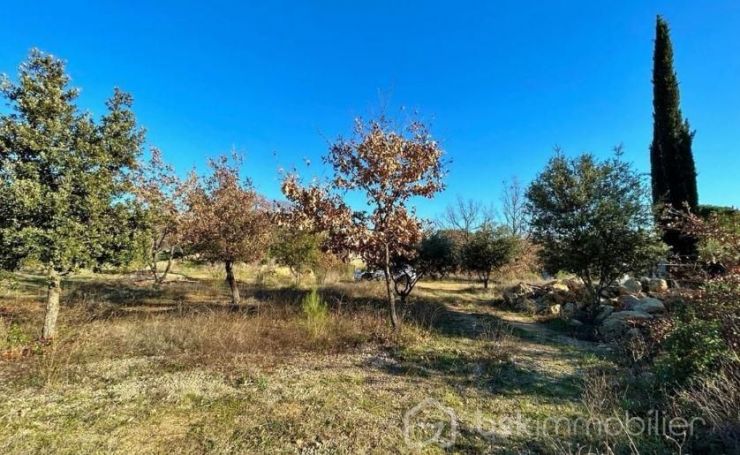 A vendre TERRAIN CONSTRUCTIBLE 1092 M² -LIBRE CONSTRUCTEUR Saint Antonin Du Var