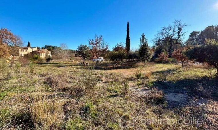 A vendre TERRAIN CONSTRUCTIBLE 1092 M² -LIBRE CONSTRUCTEUR Saint Antonin Du Var