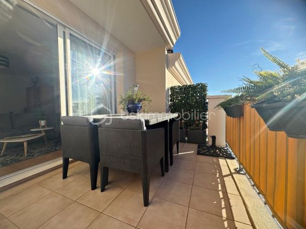 APPARTEMENT T3 60 M2 TERRASSE BORD DE MER HYERES